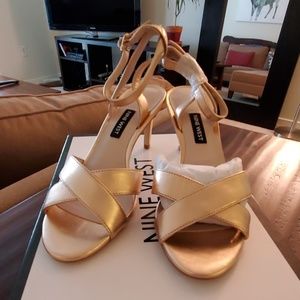 Nine West rose gold metallic heels, new with box